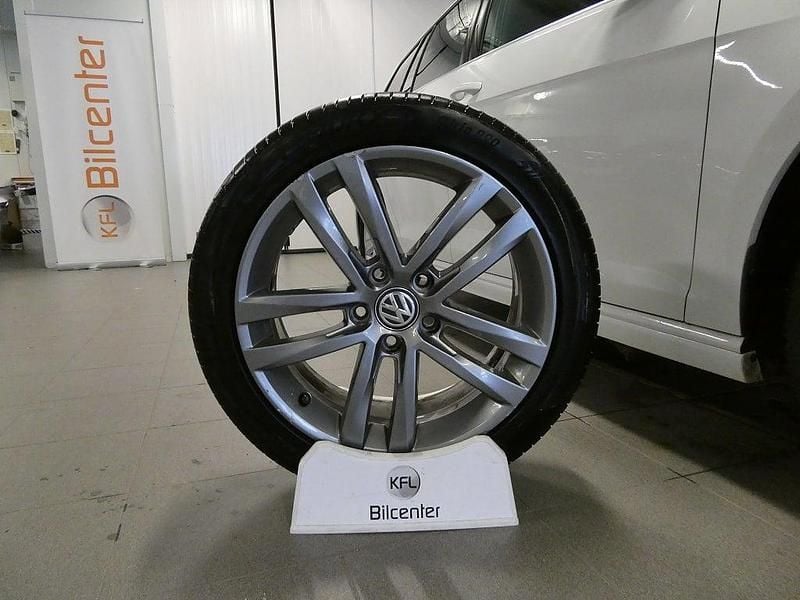 Begagnad VW Golf VII R-line 150 HK (110 kW) 2016 Vit Kombi