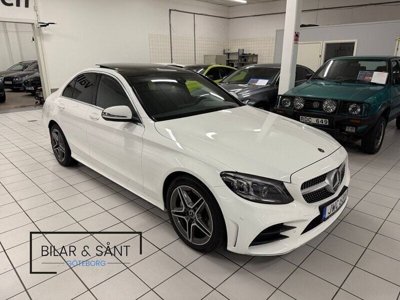 Vit Begagnad 2019 Mercedes C200 AMG line Sedan | 279 900 kr (Lite dyr) - Bild 1/4