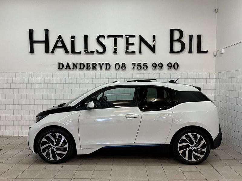 Vit Begagnad 2016 BMW i3 Comfort Edition Halvkombi | 169 000 kr (Marknadspris) - Bild 1/4