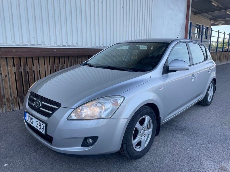 Silver Begagnad 2009 Kia Ceed EX Halvkombi | 22 500 kr (Marknadspris) - Bild 1/4