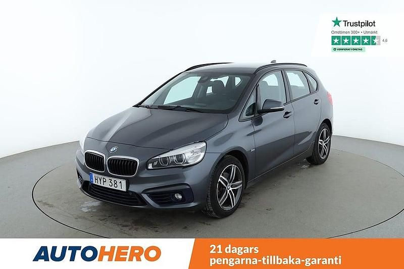 Grå Begagnad 2015 BMW 218 Active Tourer Sport Line Minibuss | 152 000 kr (Marknadspris) - Bild 1/4