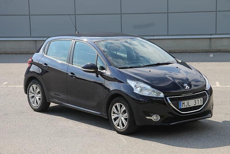 Svart Begagnad 2013 Peugeot 208 Halvkombi | 62 500 kr - Bild 1/4