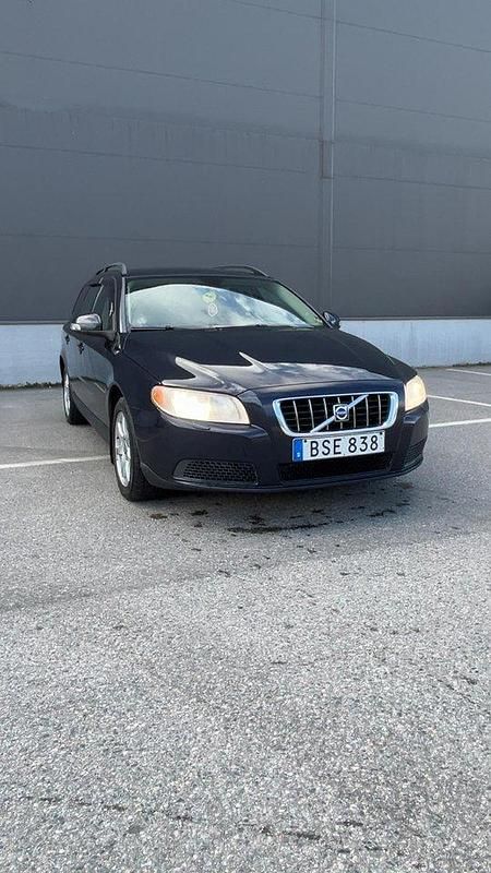 Blå Begagnad 2008 Volvo V70 Kinetic Kombi | 33 000 kr (Dyr) - Bild 1/4