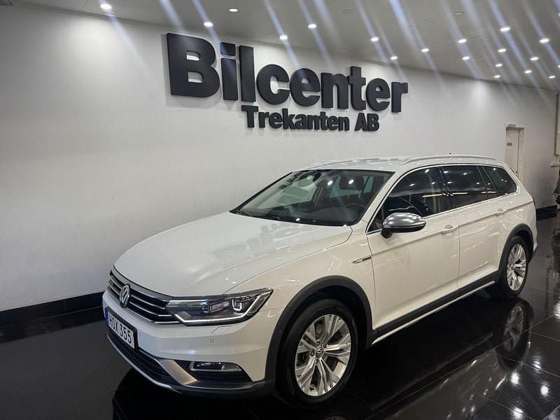 Vit Begagnad 2016 VW Passat Alltrack Kombi | 169 900 kr (Marknadspris) - Bild 1/4