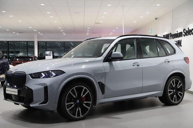 Grå Begagnad 2024 BMW X5 M Sport SUV | 1 129 000 kr - Bild 1/4