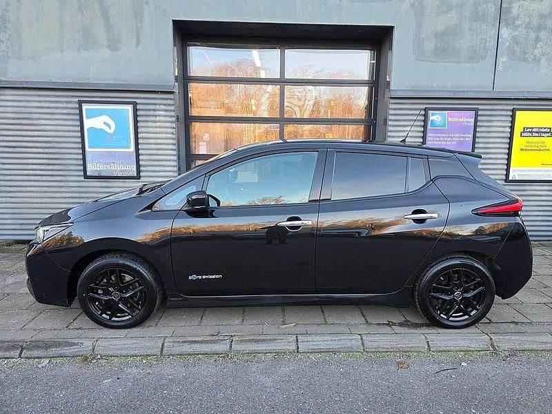 Svart Begagnad 2018 Nissan Leaf 360º Halvkombi | 125 000 kr (Marknadspris) - Bild 1/4