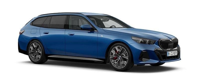 Blå Ny 2025 BMW 530e Comfort Edition Kombi | 806 300 kr (Lite dyr) - Bild 1/4
