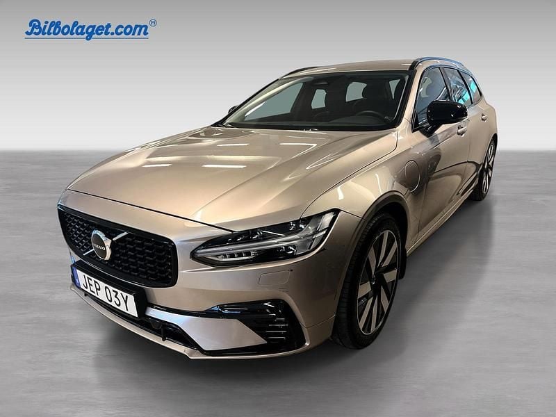 Grå Begagnad 2025 Volvo V90 Plus Kombi | 509 000 kr (Marknadspris) - Bild 1/4