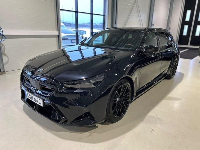 Begagnad BMW M5 Comfort Edition 728 HK (535 kW) 2025 Svart Kombi