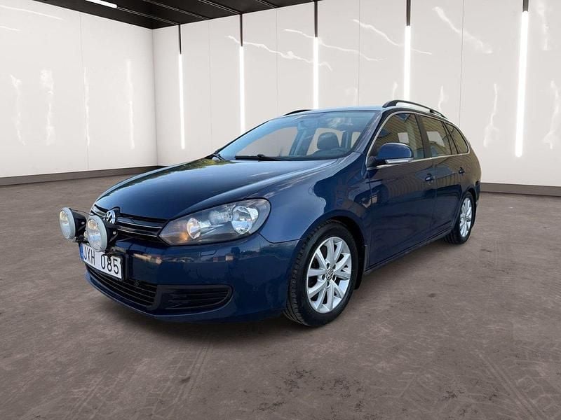 Mörkblå (blå) Begagnad 2011 VW Golf VI Kombi | 64 900 kr (Marknadspris) - Bild 1/4