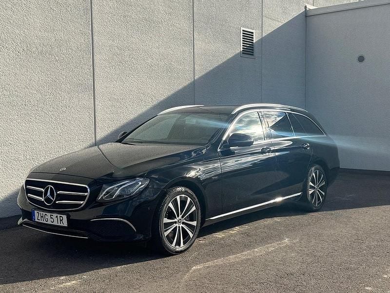 Svart Begagnad 2019 Mercedes E300 Avantgarde Kombi | 139 000 kr - Bild 1/4
