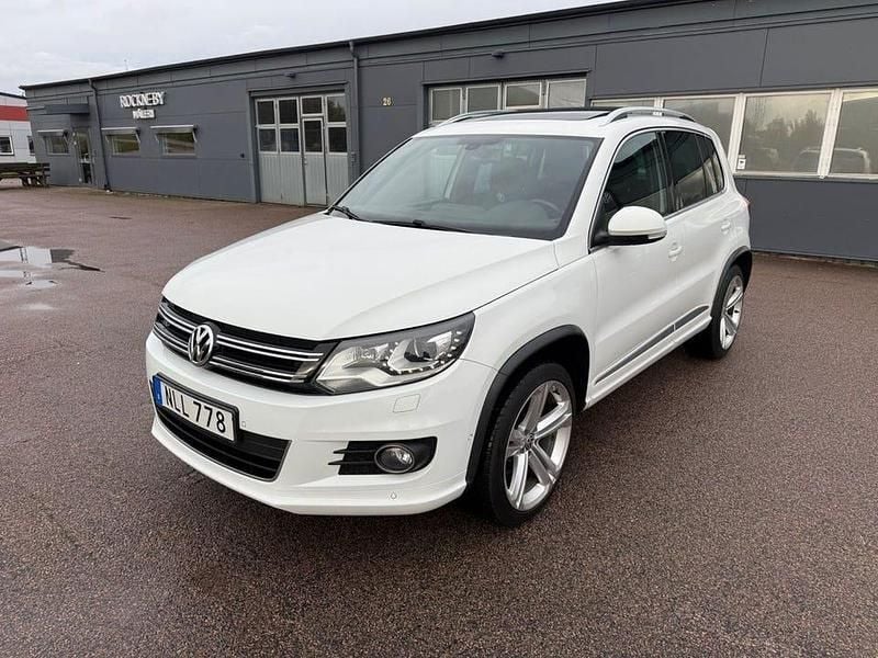 Vit Begagnad 2016 VW Tiguan Sportline SUV | 159 900 kr (Superpris) - Bild 1/4