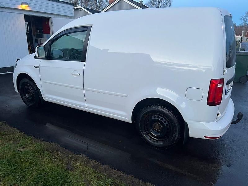 Begagnad VW Caddy 102 HK (75 kW) 2016 Minibuss