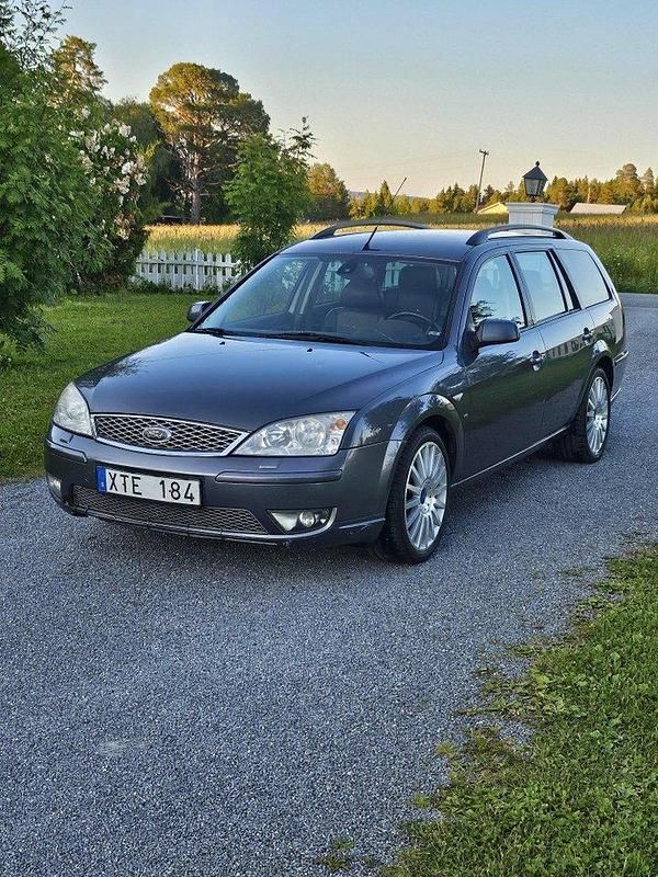 Grå Begagnad 2006 Ford Mondeo Titanium X Kombi | 19 900 kr (Marknadspris) - Bild 1/4