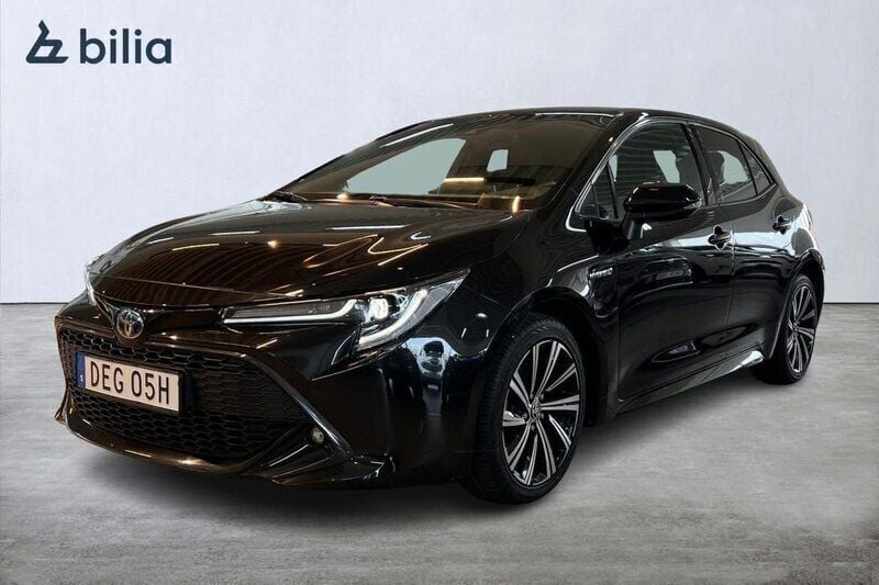 Svart Begagnad 2021 Toyota Corolla Hybrid Style Halvkombi | 229 900 kr (Marknadspris) - Bild 1/4