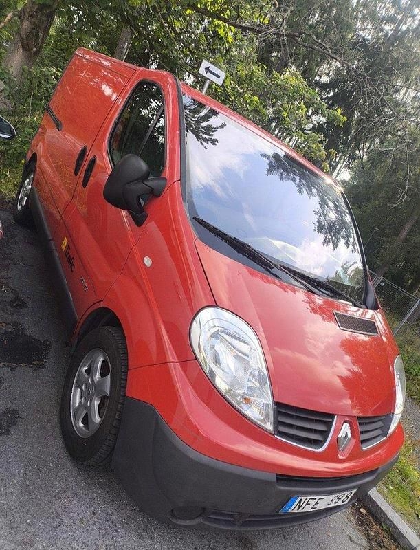 Röd Begagnad 2013 Renault Trafic Van | 60 000 kr (Bra pris) - Bild 1/4
