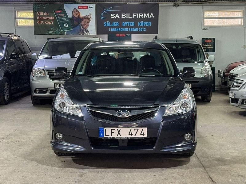 Mörkgrå Begagnad 2010 Subaru Legacy Kombi | 74 900 kr (Marknadspris) - Bild 1/4