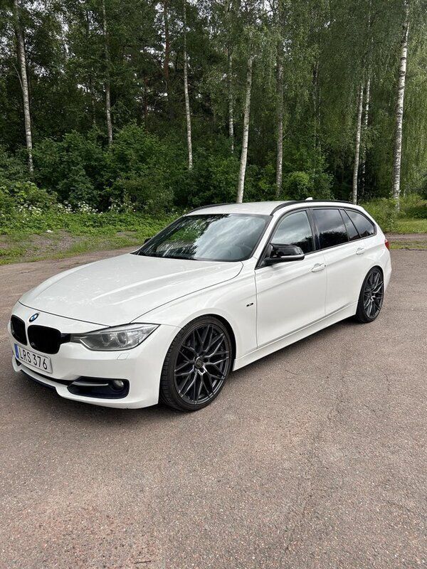 Vit Begagnad 2013 BMW 328 Sport Line Kombi | 130 000 kr (Lite dyr) - Bild 1/4