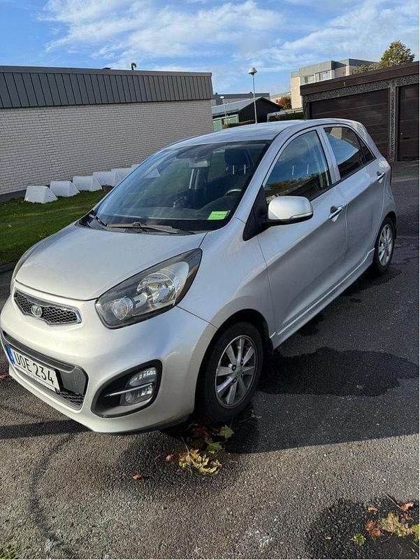 Silver Begagnad 2012 Kia Picanto Comfort Halvkombi | 59 000 kr (Marknadspris) - Bild 1/4