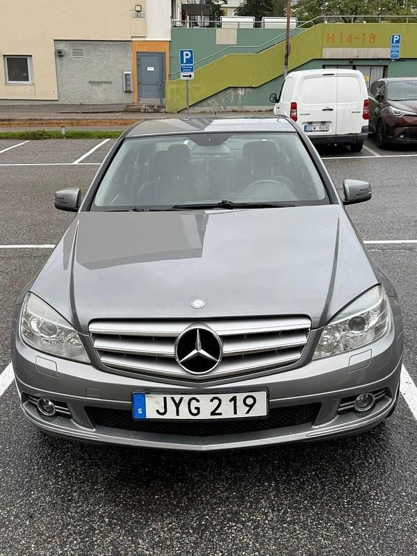 Begagnad 2010 Mercedes C180 Sedan | 74 999 kr (Marknadspris) - Bild 1/4