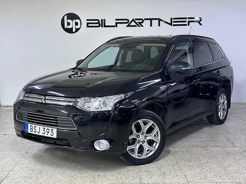 Svart Begagnad 2014 Mitsubishi Outlander P-HEV SUV | 99 900 kr (Marknadspris) - Bild 1/4