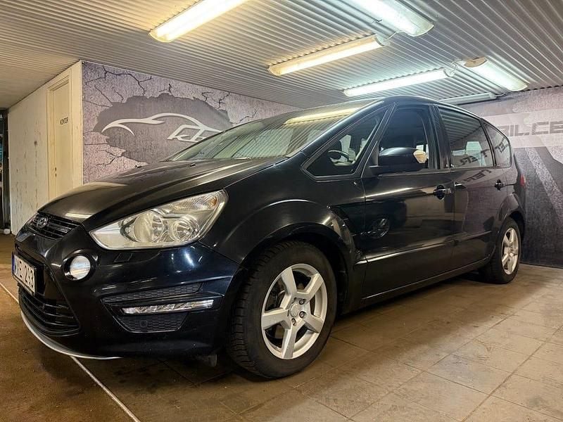 Begagnad Ford S-MAX S 140 HK (102 kW) 2012 Svart Minibuss