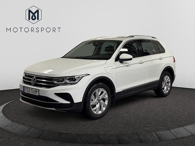 Vit Begagnad 2022 VW Tiguan Elegance SUV | 349 900 kr (Marknadspris) - Bild 1/3