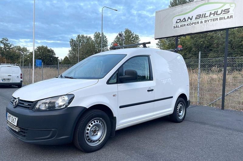 Vit Begagnad 2015 VW Caddy Minibuss | 94 900 kr (Lite dyr) - Bild 1/4