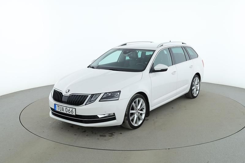 Vit Begagnad 2017 Skoda Octavia Style Kombi | 167 000 kr (Lite dyr) - Bild 1/4