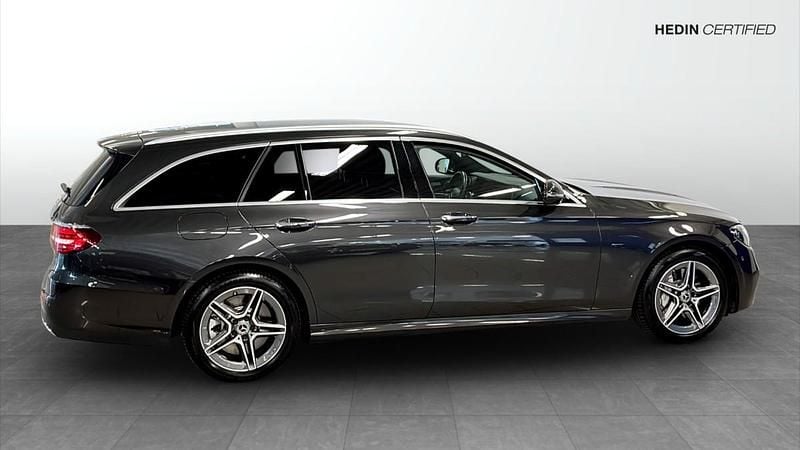 Grå (grey) Begagnad 2020 Mercedes E300 AMG Kombi | 429 900 kr (Dyr) - Bild 1/4