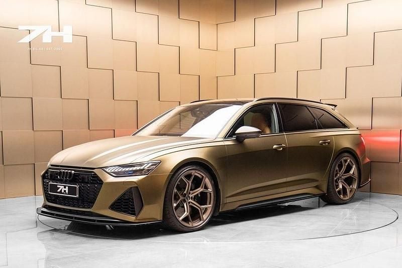 Grå Begagnad 2024 Audi RS6 Performance Kombi | 1 379 900 kr (Marknadspris) - Bild 1/4