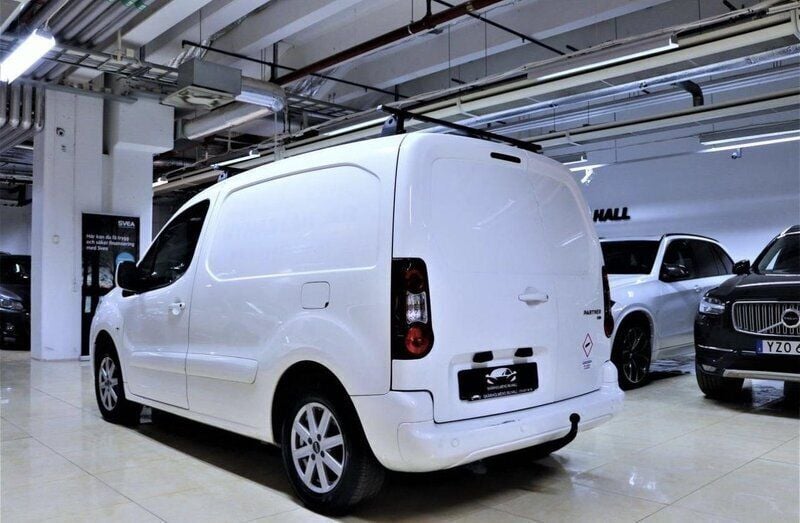 Vit Begagnad 2015 Peugeot Partner Minibuss | 65 000 kr (Marknadspris) - Bild 1/3