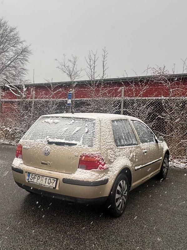 Begagnad VW Golf IV 102 HK (75 kW) 2001 Halvkombi