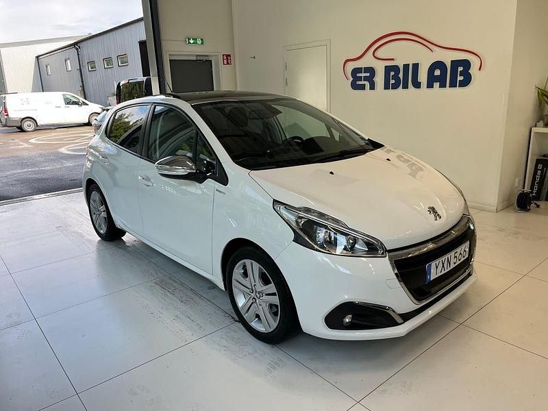 Vit Begagnad 2017 Peugeot 208 Halvkombi | 84 900 kr (Marknadspris) - Bild 1/4