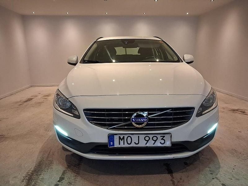 Begagnad Volvo V60 Kinetic 150 HK (110 kW) 2014 Vit Kombi