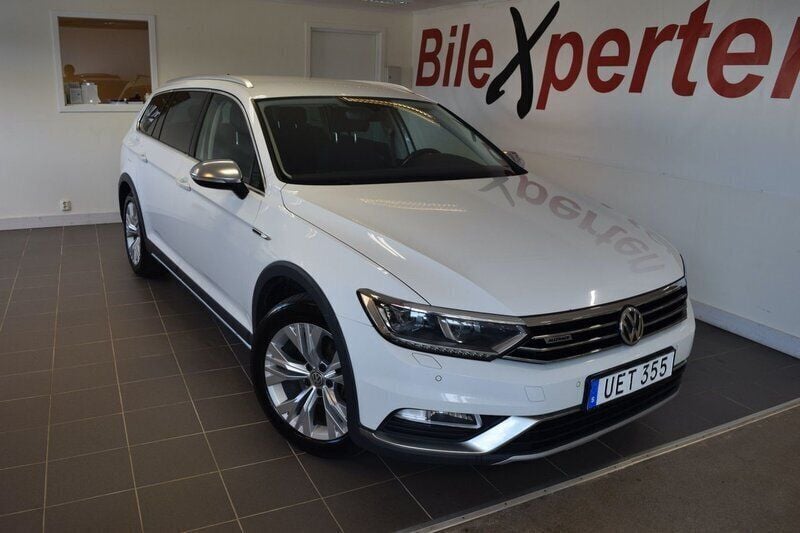 Vit Begagnad 2017 VW Passat Alltrack Kombi | 149 900 kr (Bra pris) - Bild 1/4