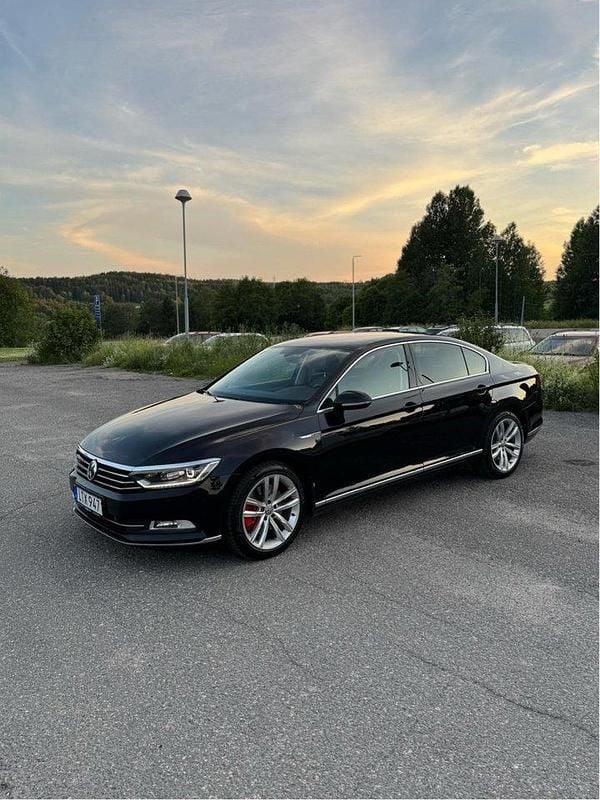 Svart Begagnad 2016 VW Passat GTS Sedan | 169 999 kr (Bra pris) - Bild 1/4
