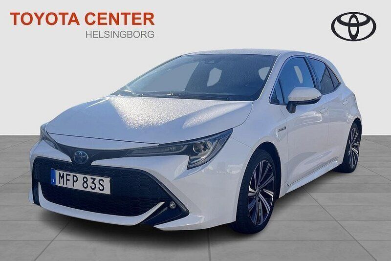 Vit Begagnad 2020 Toyota Corolla Hybrid Style Halvkombi | 229 900 kr (Marknadspris) - Bild 1/4