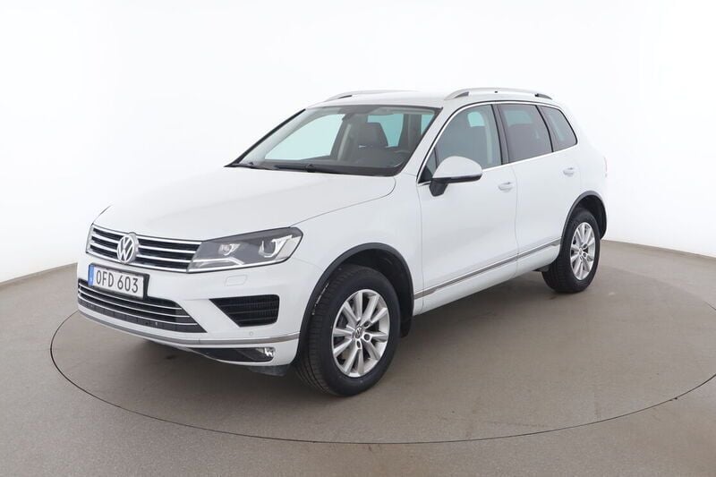 Vit Begagnad 2016 VW Touareg SUV | 209 000 kr - Bild 1/4