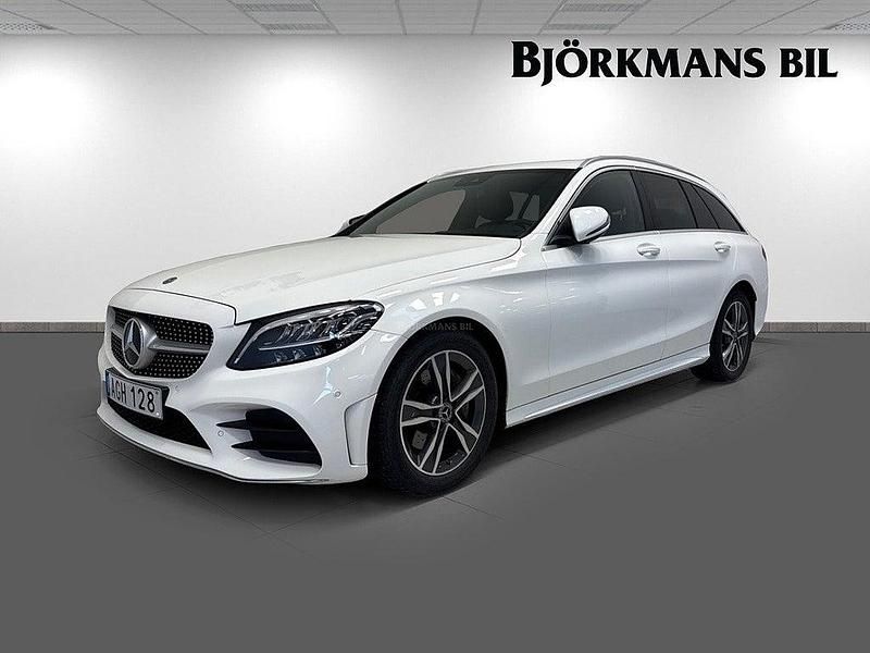 Vit Begagnad 2018 Mercedes C200 AMG line Kombi | 272 900 kr (Marknadspris) - Bild 1/4