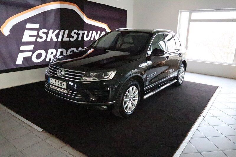 Svart Begagnad 2015 VW Touareg SUV | 189 900 kr (Marknadspris) - Bild 1/4