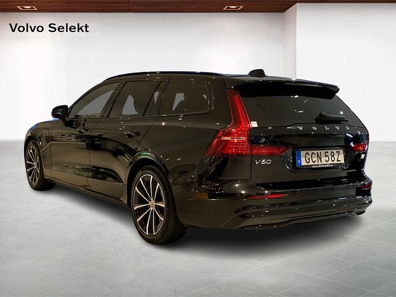 Begagnad Volvo V60 Plus 355 HK (261 kW) 2023 Svart Kombi