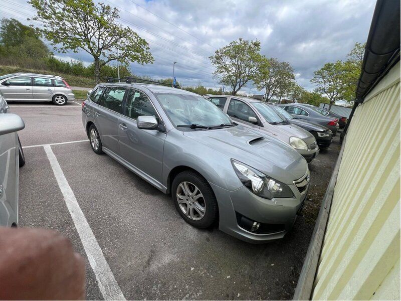 Silver Begagnad 2010 Subaru Legacy Kombi | 13 000 kr (Superpris) - Bild 1/4
