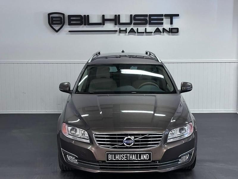 Begagnad Volvo V70 Summum 180 HK (132 kW) 2014 Brun Kombi
