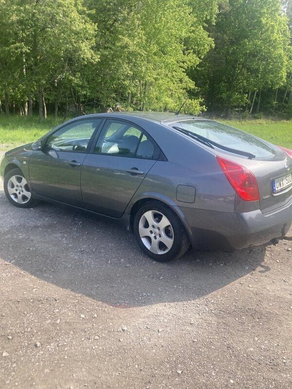Grå Begagnad 2004 Nissan Primera Halvkombi | 75 000 kr - Bild 1/4