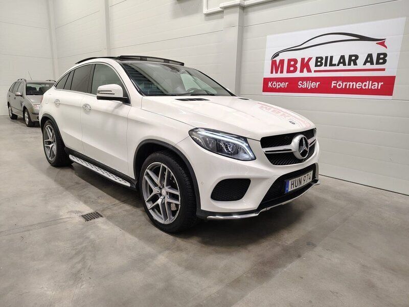 Vit Begagnad 2016 Mercedes GLE400 AMG line Sportkupé | 384 900 kr - Bild 1/4