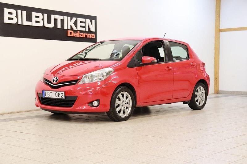 Röd Begagnad 2012 Toyota Yaris Active Halvkombi | 59 500 kr (Marknadspris) - Bild 1/4