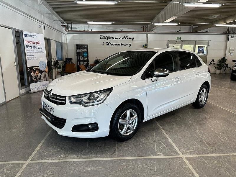 Vit Begagnad 2016 Citroën C4 Halvkombi | 124 900 kr (Lite dyr) - Bild 1/4