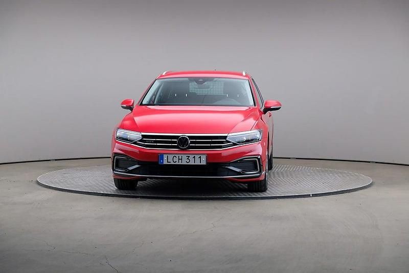 Begagnad VW Passat Active 218 HK (160 kW) 2021 Röd Kombi