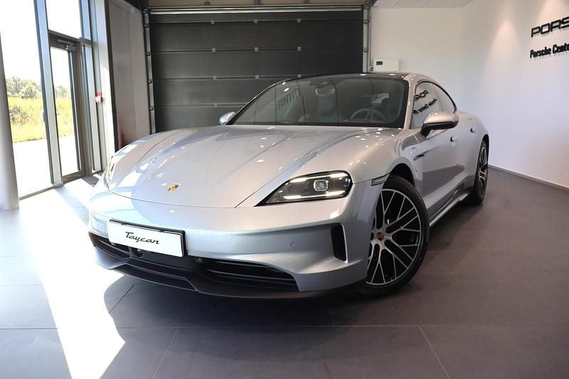 Mörkblå (silver) Ny 2025 Porsche Taycan Sedan | 1 608 200 kr - Bild 1/4